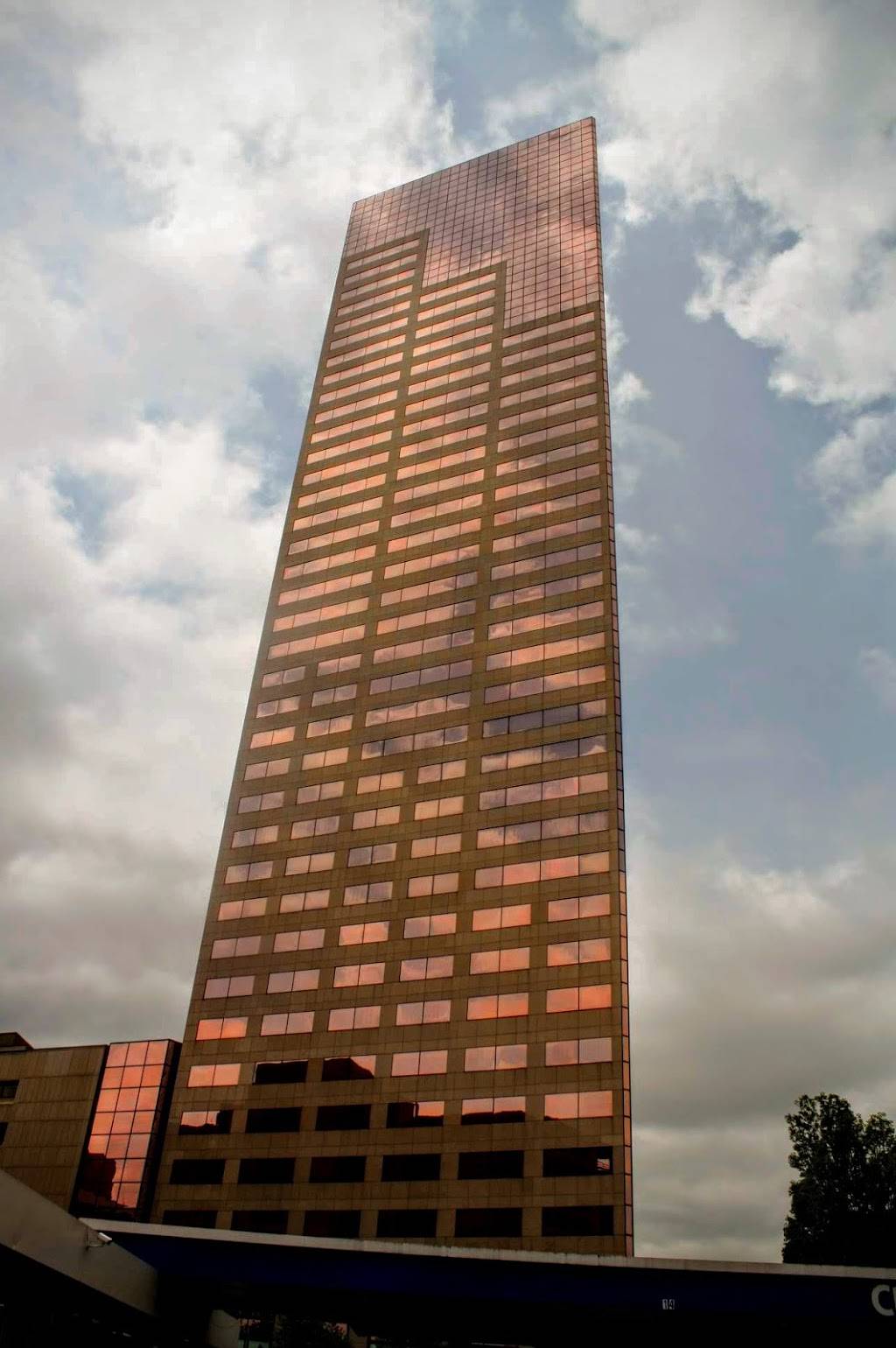 UsBancorp Tower ("Big Pink") | 111 SW 5th Ave, Portland, OR 97204, USA | Phone: (503) 275-7461