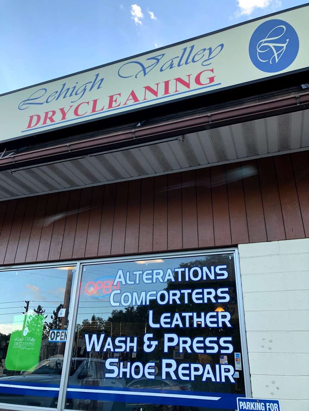 Lehigh Valley Drycleaning | 193 Nazareth Pike, Bethlehem, PA 18020, USA | Phone: (610) 759-5600