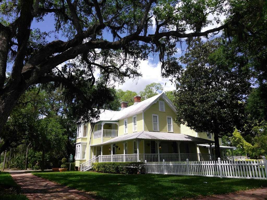 The Historic Baynard House | 208 W Lake Ave, Auburndale, FL 33823, USA