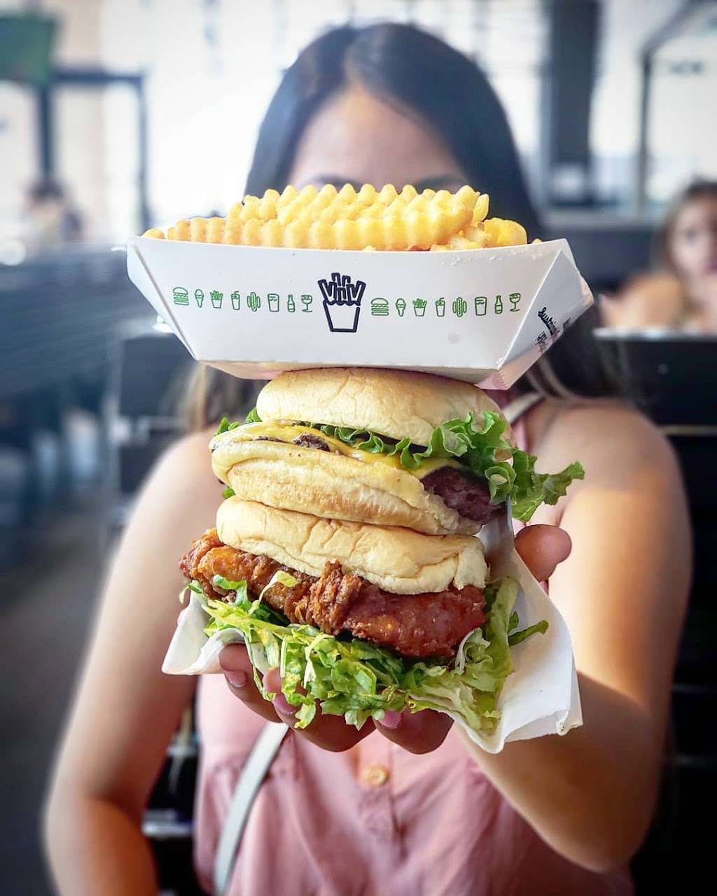 Shake Shack | 252 S Brand Blvd, Glendale, CA 91204, USA | Phone: (818) 858-1612