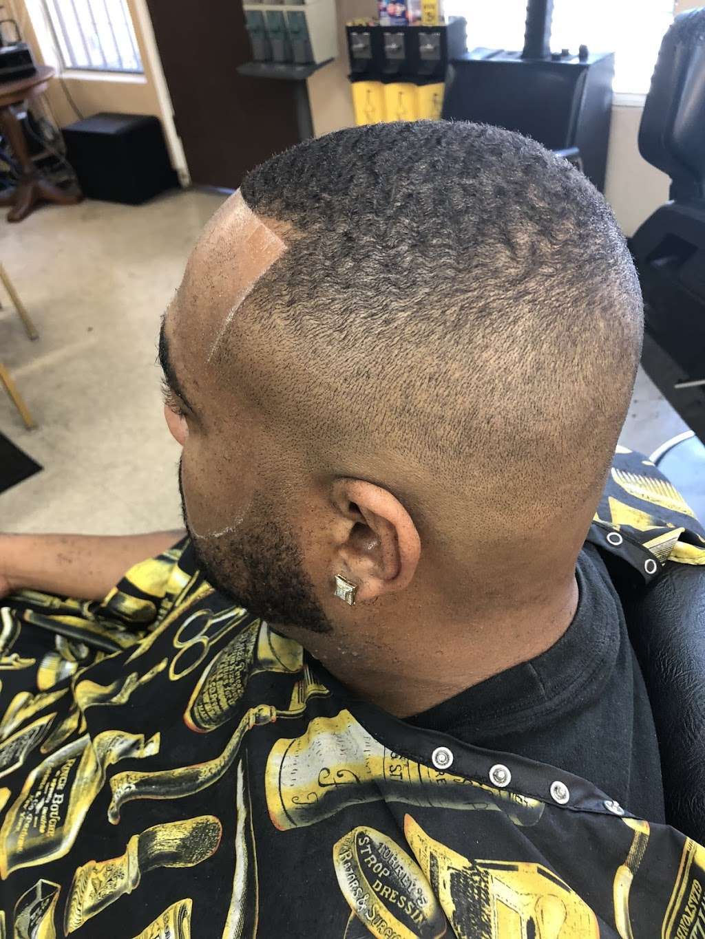 Compton Beauty and barber shop | in the backCompton, 324 W Alondra Blvd unit b, Compton, CA 90220, USA | Phone: (310) 408-7953