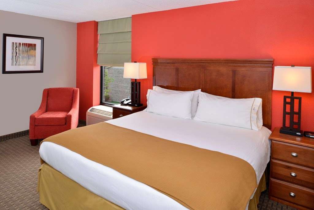 Holiday Inn Express Crestwood | 13330 S Cicero Ave, Crestwood, IL 60418, USA | Phone: (708) 597-3330