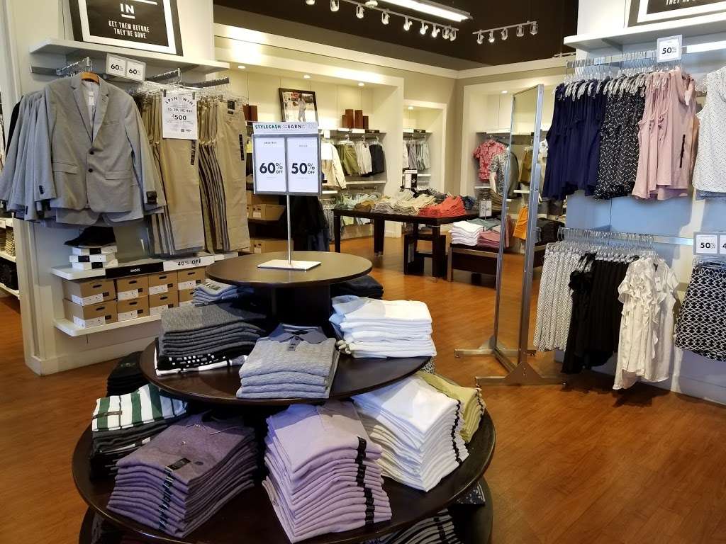 Banana Republic Factory Store | 27461 San Bernardino Ave SUITE 140, Redlands, CA 92374, USA | Phone: (909) 335-1436