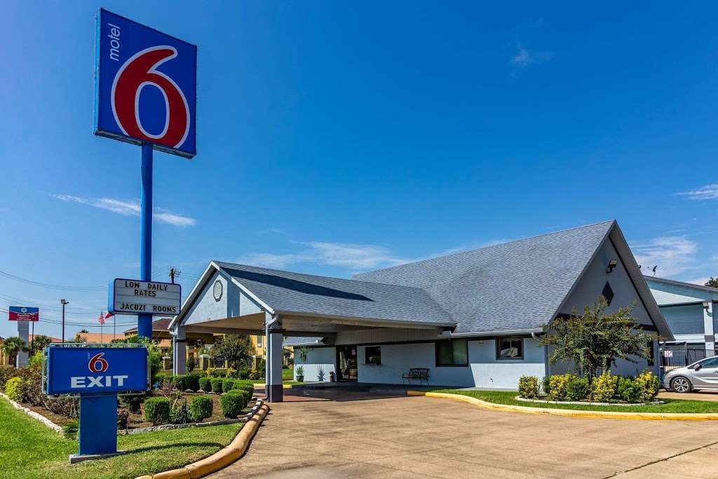 Motel 6 Alvin, TX | 1470 South Bypass 35, Alvin, TX 77511, USA | Phone: (281) 331-4545
