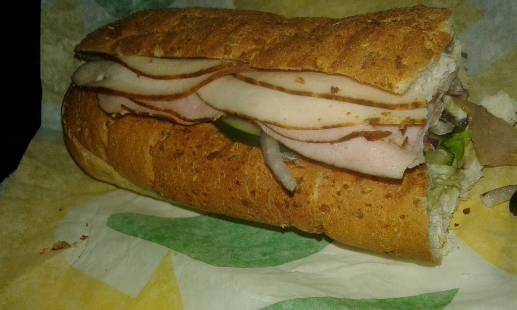 Subway | Reforma Avenue # 4400 Col. Mexico Local 20-E, Campestre, 88280 Nuevo Laredo, Tamps., Mexico | Phone: 867 719 5034