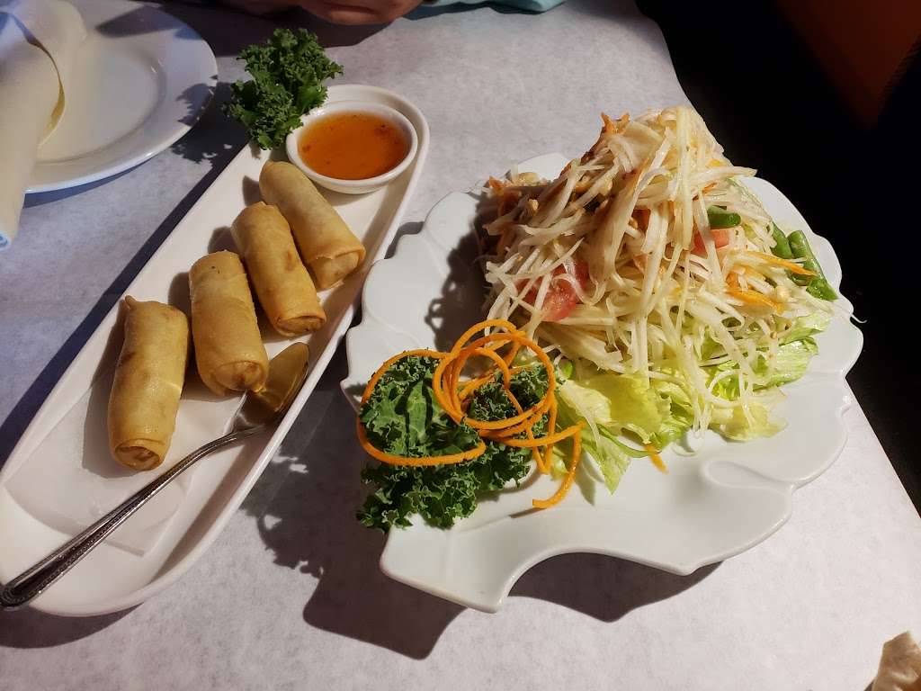 Big Thai Restaurant | 201 TX-332 B300, Lake Jackson, TX 77566, USA | Phone: (979) 529-9278