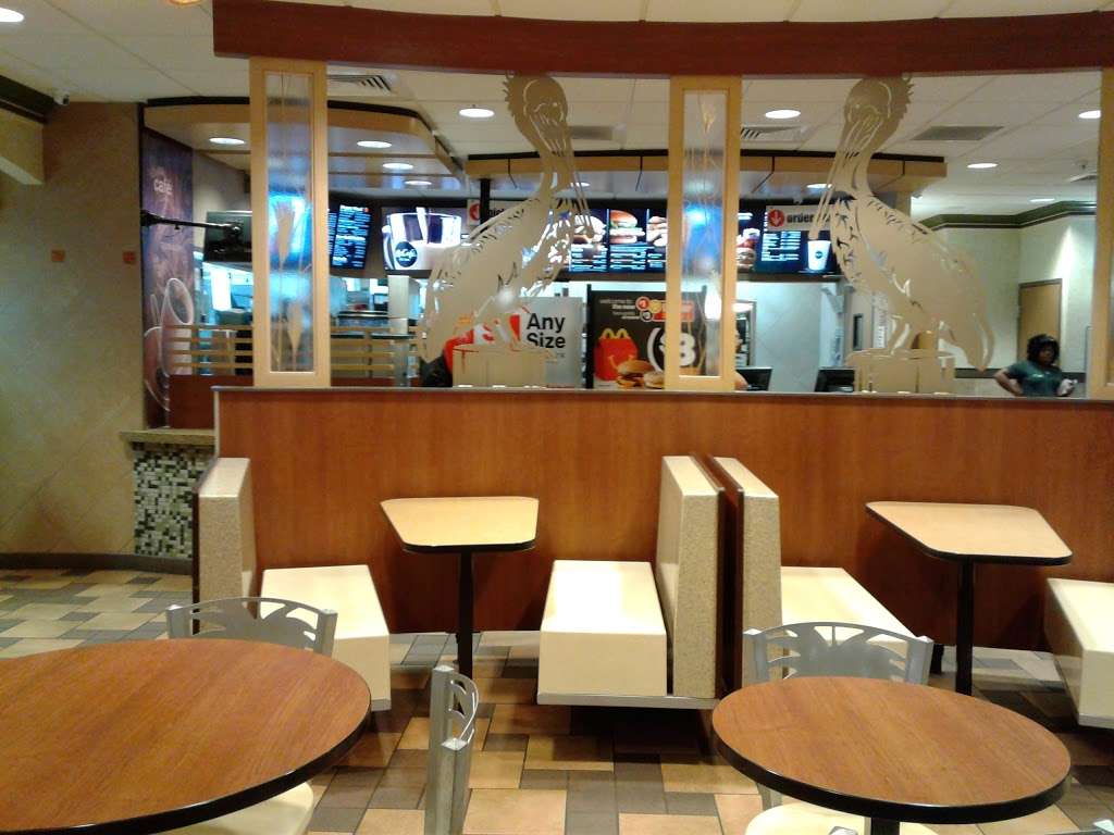 McDonalds | 3091 N Federal Hwy, Pompano Beach, FL 33064, USA | Phone: (954) 943-8410