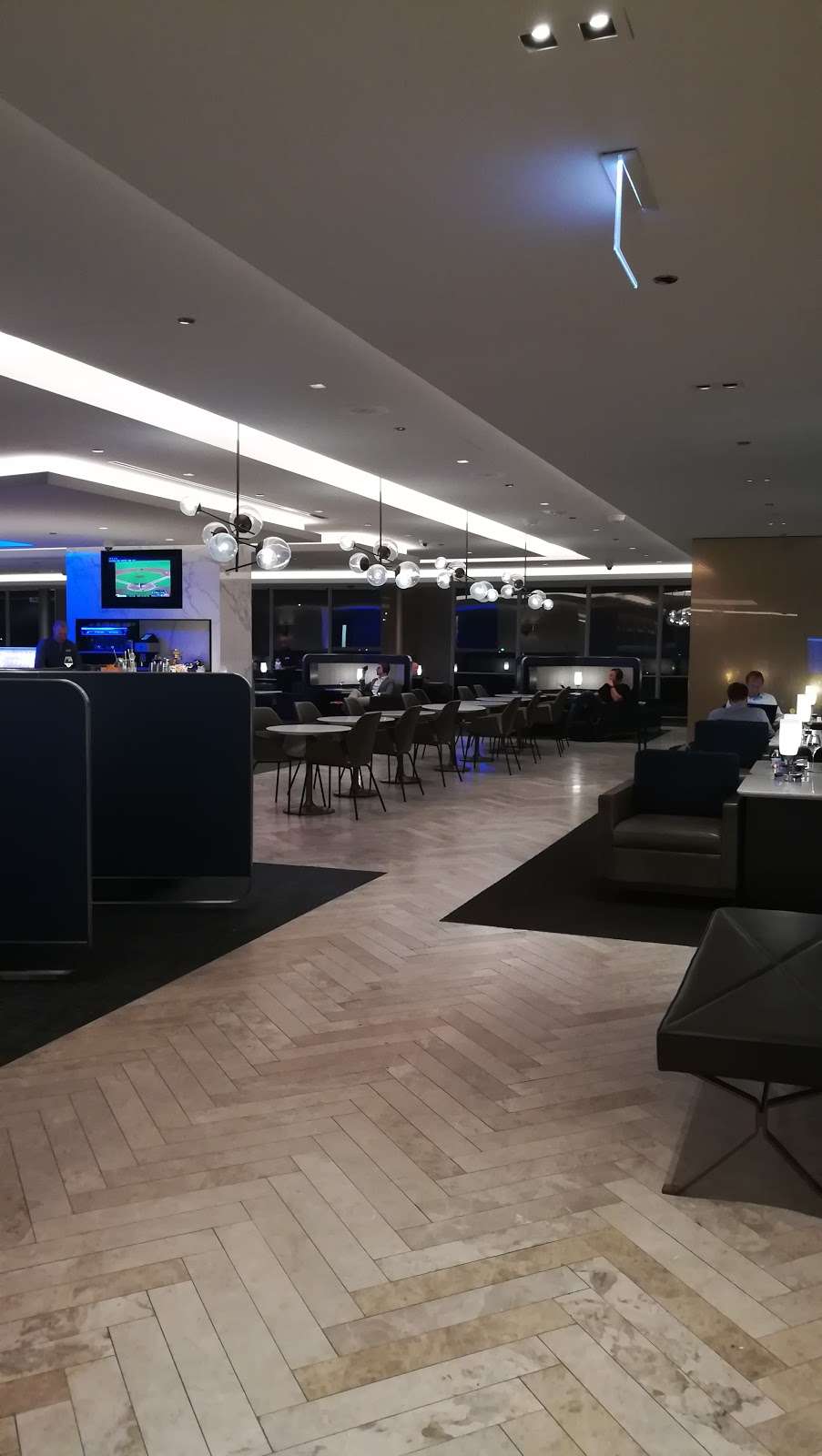 United Polaris Lounge | Chicago, IL 60666, USA