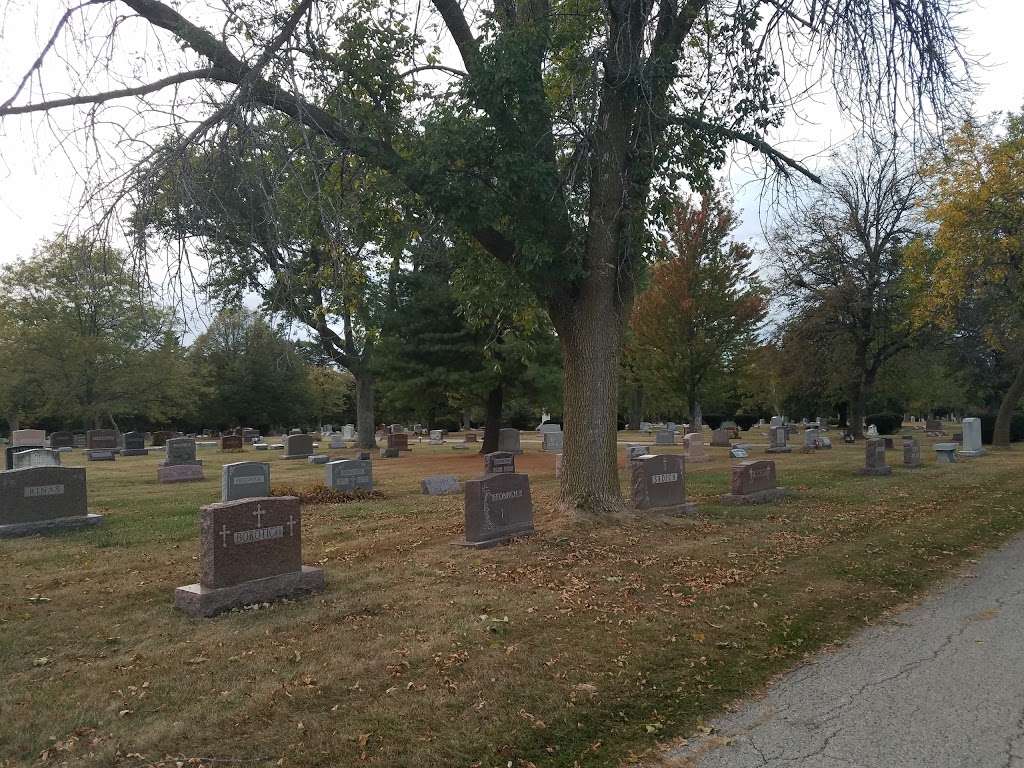 Arlington Park Cemetery | 4141 S 27th St, Milwaukee, WI 53221, USA | Phone: (414) 282-6600