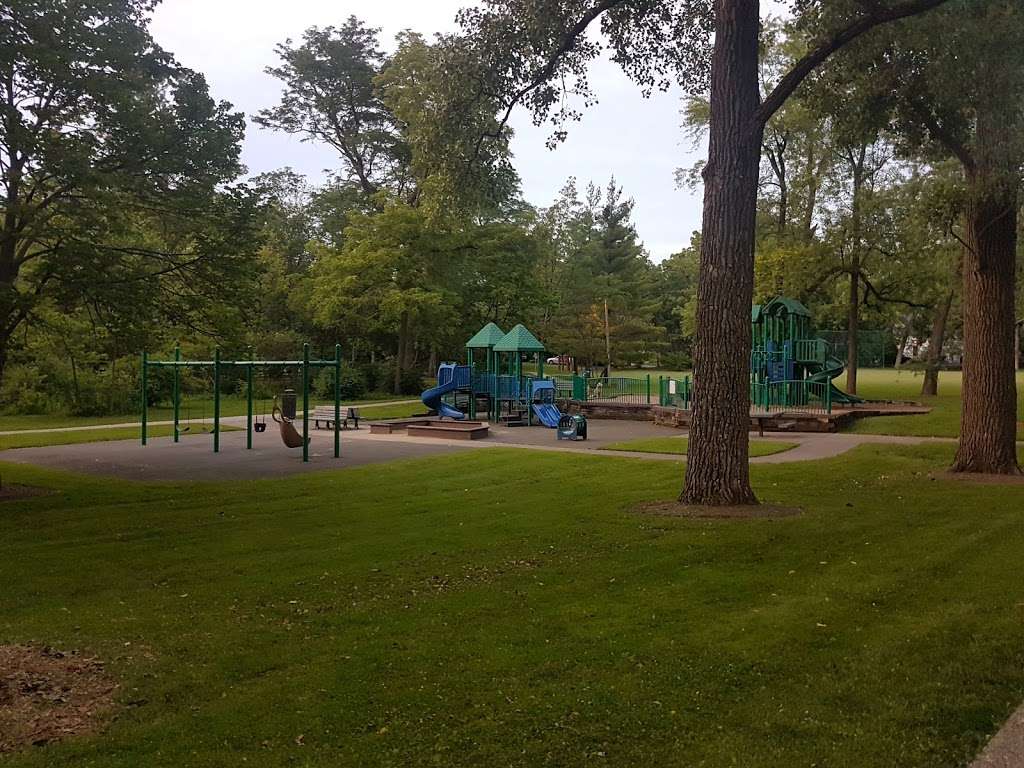 Sleepy Hollow Park | 1821 Maplewood Ln, Glenview, IL 60025 | Phone: (847) 724-5670