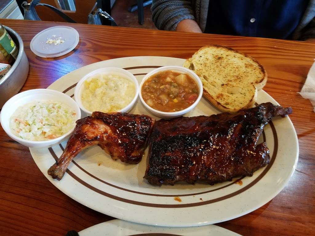 Bubbalou’s Bodacious BBQ | 1701 Rock Springs Rd, Apopka, FL 32712, USA | Phone: (407) 388-1212