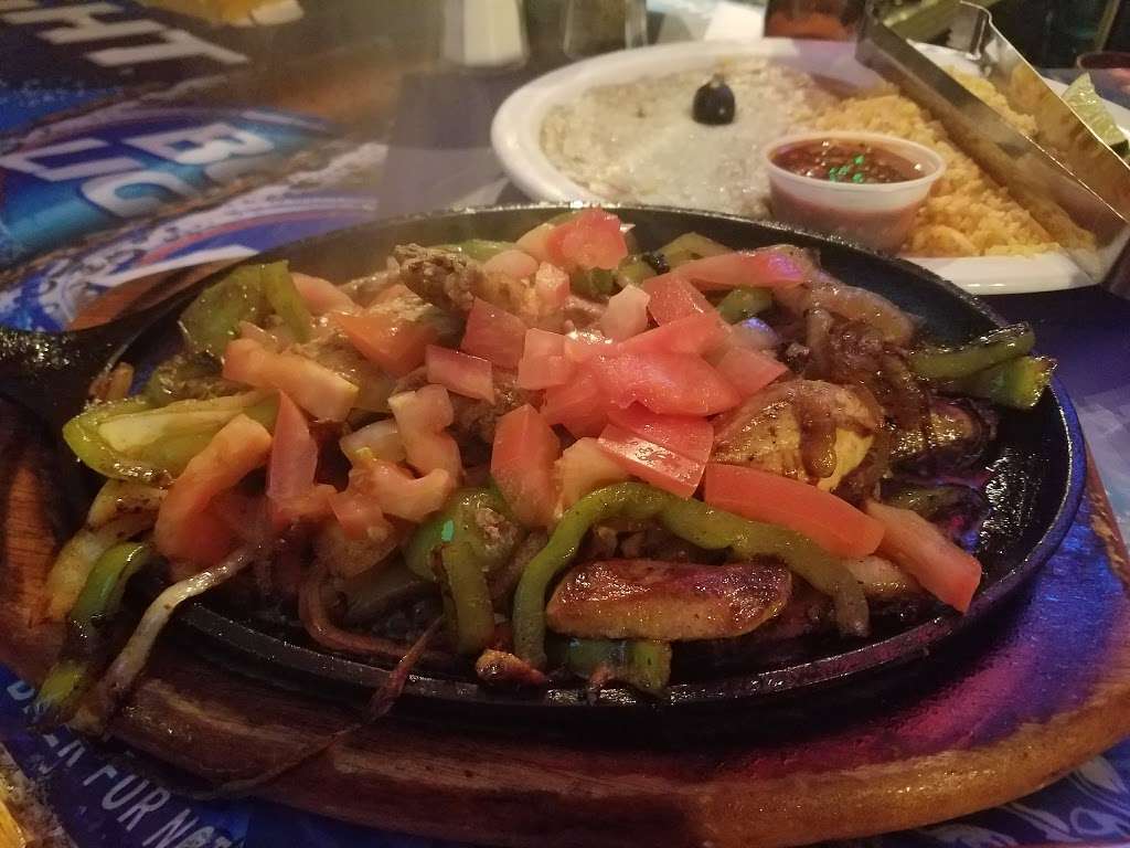 Roca del Mar Mexican And Seafood Restaurant | 1020 E Ave K, Lancaster, CA 93535, USA | Phone: (661) 940-6304