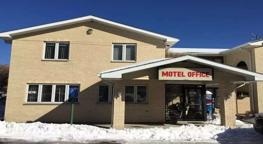 La Villa Motel | 1401 Sheridan Rd, Winthrop Harbor, IL 60096, USA | Phone: (847) 746-2800