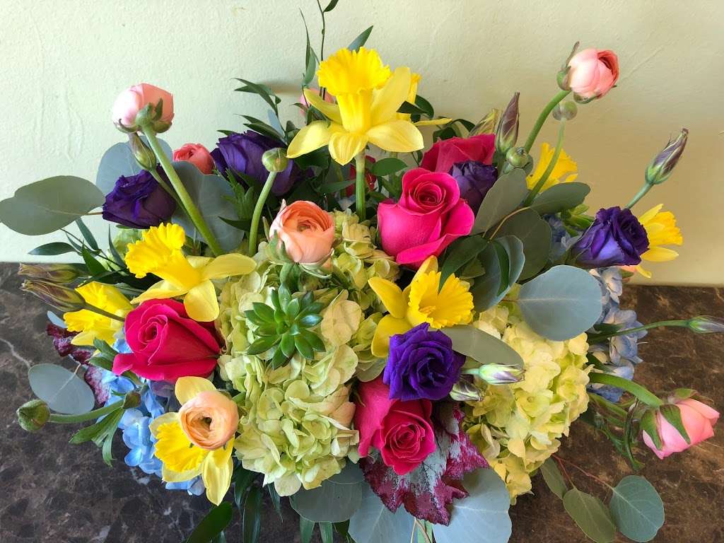 Deltona Stetson Flowers / Simply Roses Florist | 2051 Saxon Blvd, Deltona, FL 32725, USA | Phone: (386) 532-8880