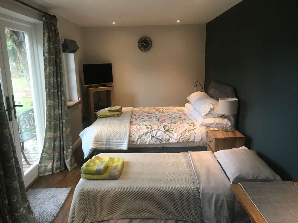 Corner House Luxury BnB, Bed & Breakfast In Little Dunmow | The Street, Dunmow CM6 3HS, UK | Phone: 07956 551727