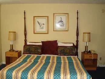 Budget Host Inn Gilman | 723 S Crescent St, Gilman, IL 60938, USA | Phone: (815) 265-7261