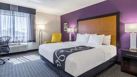 La Quinta Inn & Suites by Wyndham Phoenix Mesa West | 902 W Grove Ave, Mesa, AZ 85210, USA | Phone: (480) 844-8747
