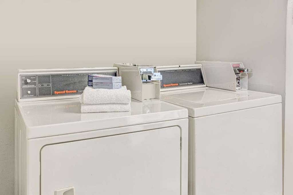 Super 8 by Wyndham Gastonia | 502 Cox Rd, Gastonia, NC 28054, USA | Phone: (704) 964-6090