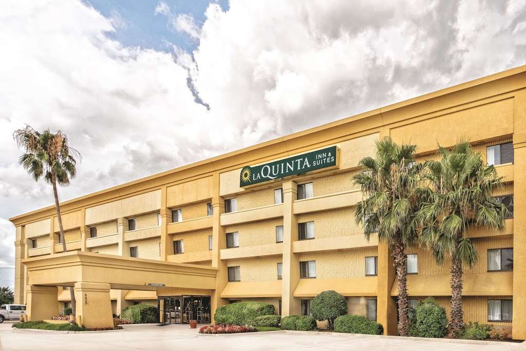 La Quinta Inn & Suites Houston Baytown East | 5215 I-10, Baytown, TX 77521, USA | Phone: (281) 421-5566