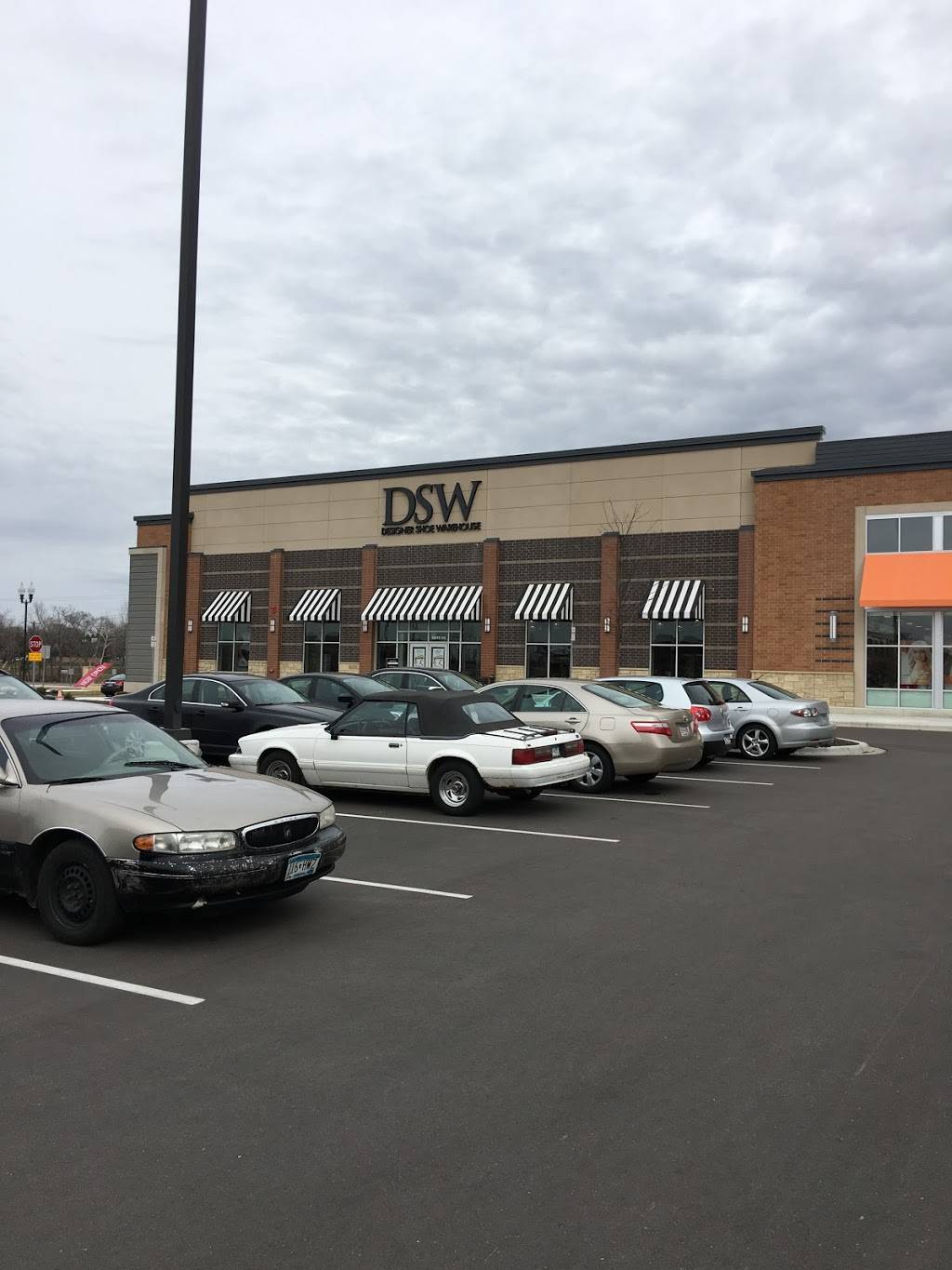 DSW Designer Shoe Warehouse | 1400 Central Park Commons Dr Suite 110, Eagan, MN 55121, USA | Phone: (651) 404-6189