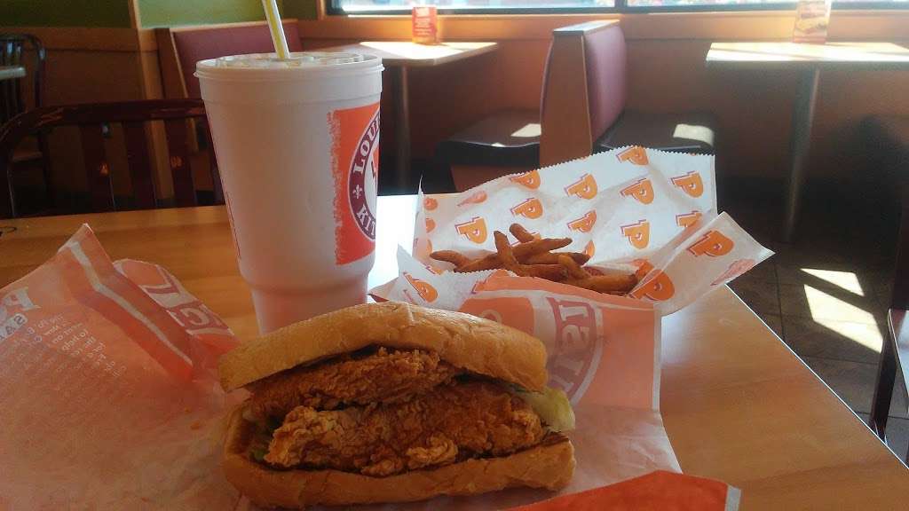 Popeyes Louisiana Kitchen | 117 Sunnyside Plaza Cir Dr, Winchester, VA 22603, USA | Phone: (540) 431-5253