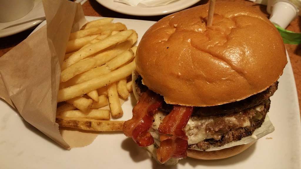 TGI Fridays | 319 US-130, East Windsor, NJ 08520, USA | Phone: (609) 490-1450