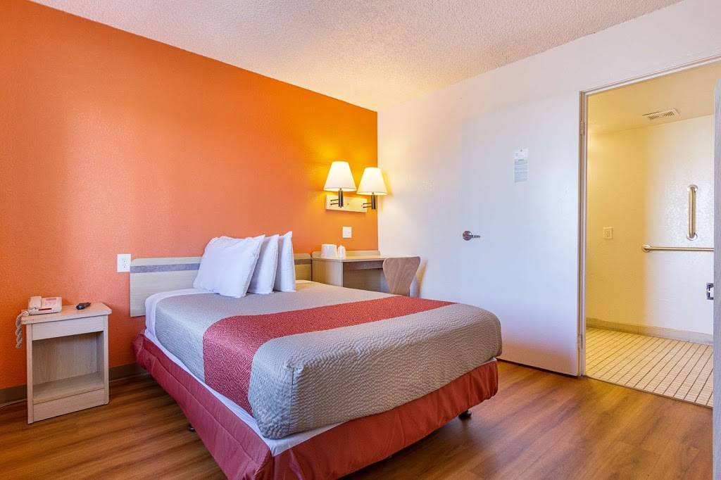 Motel 6 Mesa, AZ - South | 1511 S Country Club Dr, Mesa, AZ 85210, USA | Phone: (480) 834-0066