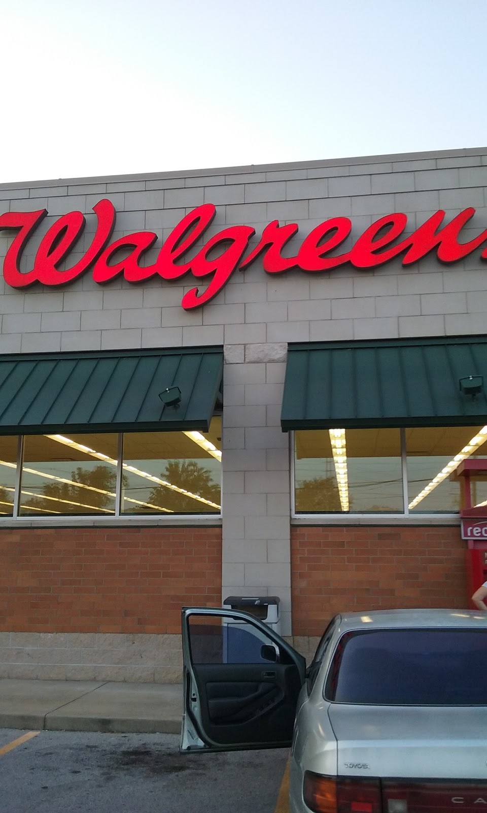 Walgreens | 4926 Cane Run Rd, Louisville, KY 40216, USA | Phone: (502) 449-5168