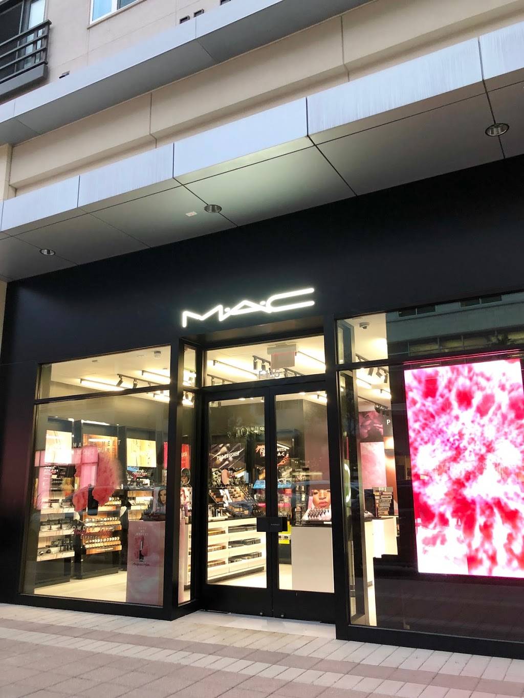 MAC Cosmetics | 7601 Windrose Ave Space #: F115, Plano, TX 75024, USA | Phone: (972) 943-0775