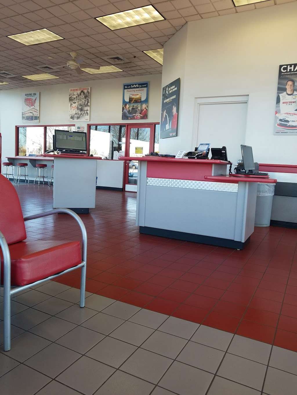 Discount Tire | 671 N Weber Rd, Romeoville, IL 60446, USA | Phone: (815) 407-1720