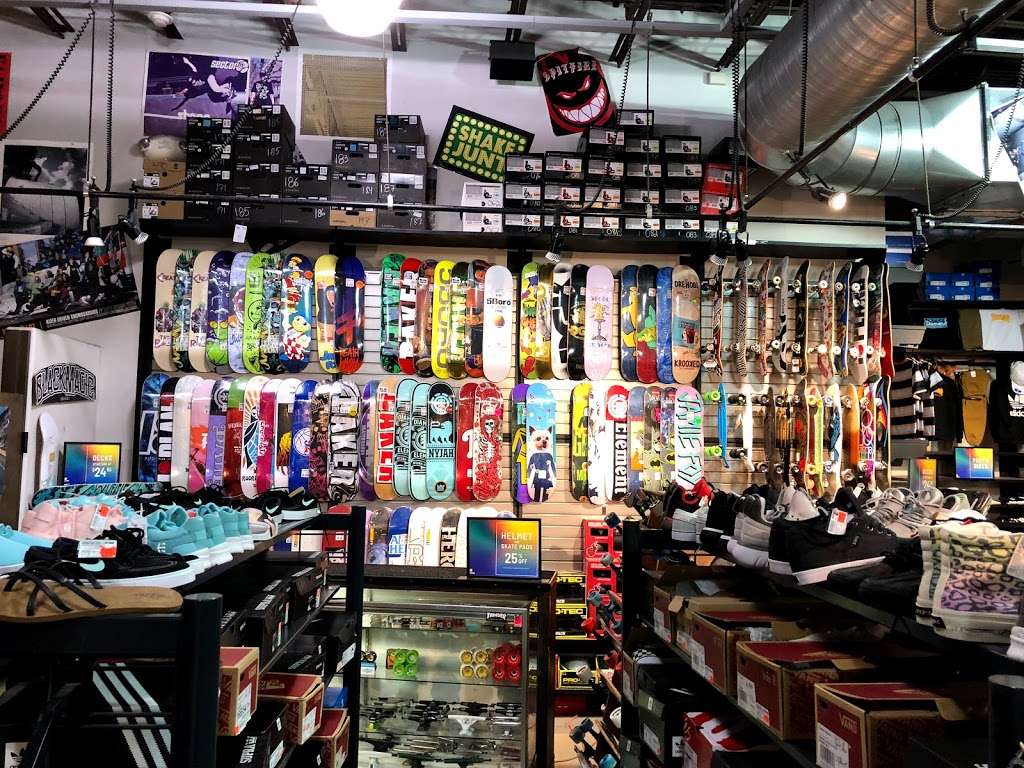 Zumiez | 285 PA-611 #615, Tannersville, PA 18372 | Phone: (570) 629-3576