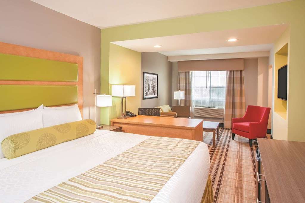 La Quinta Inn & Suites Far Rockaway - JFK Airport | 4317 Rockaway Beach Blvd, Far Rockaway, NY 11692 | Phone: (718) 925-4300