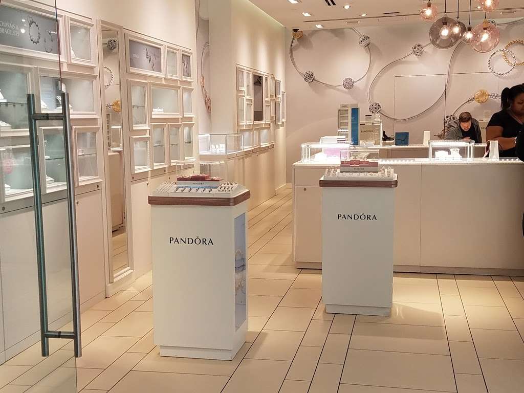 PANDORA Jewelry | 406 Christiana Mall #1590, Newark, DE 19702, USA | Phone: (302) 453-1008