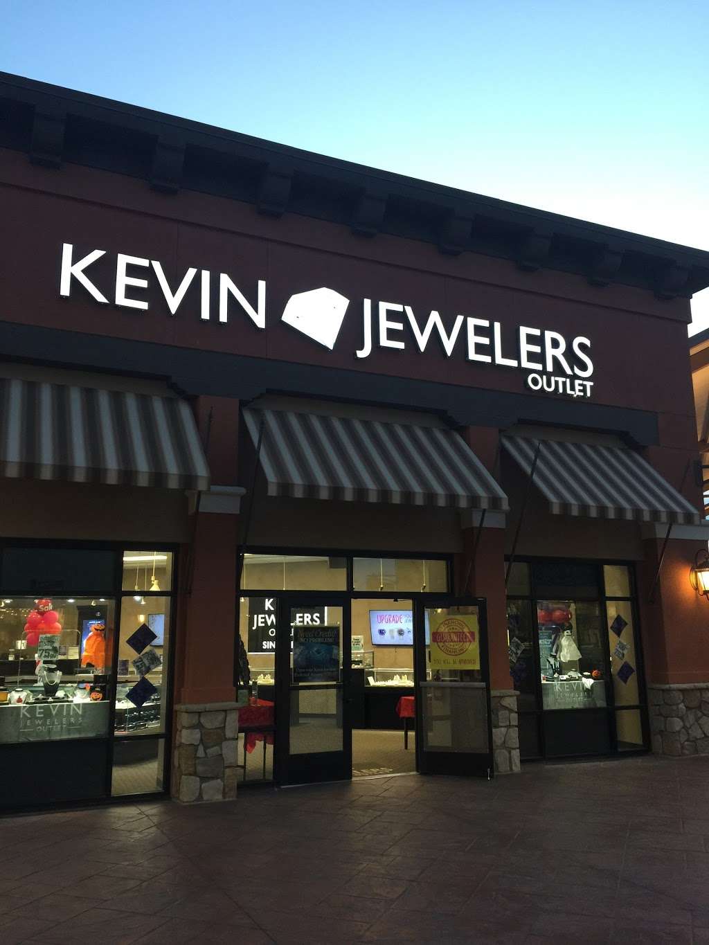 Kevin Jewelers | 5701 Outlets at Tejon Pky, #835, Arvin, CA 93203, USA | Phone: (661) 885-1890