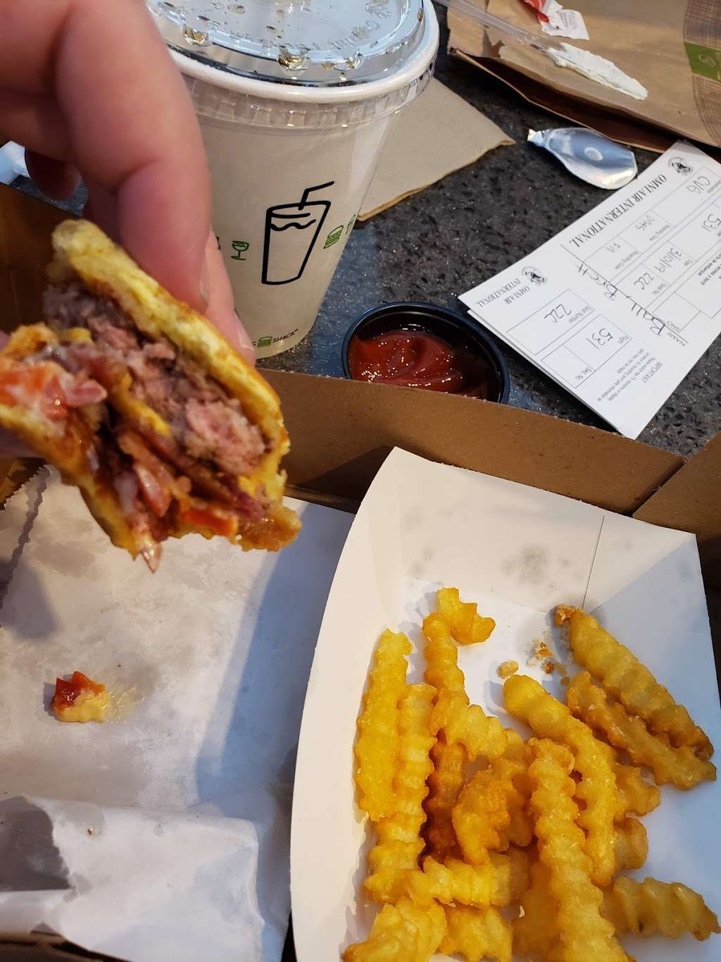 Shake Shack | Phoenix Sky Harbor International Airport (PHX), Terminal 3, 3400 E Sky Harbor Blvd, Phoenix, AZ 85034, USA