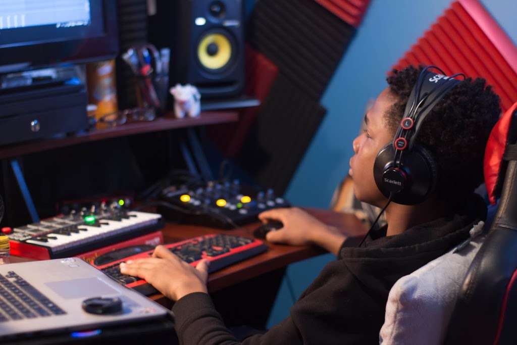 Family Records Studios | 4613 Wilwyn Way, Rockville, MD 20852, USA | Phone: (202) 945-3634