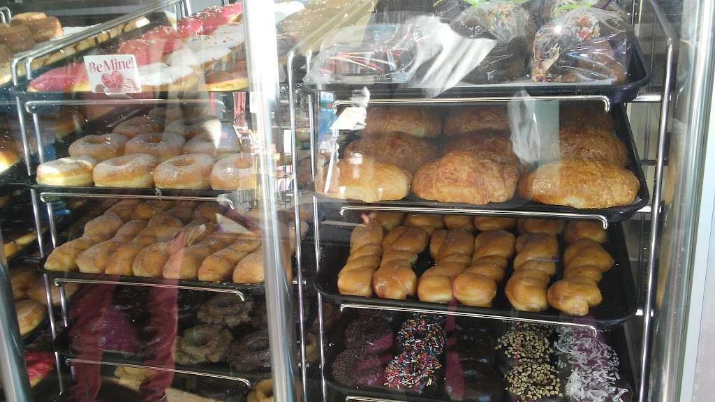 Yum Yum Donuts | 12201 Venice Blvd, Los Angeles, CA 90066 | Phone: (310) 397-9391