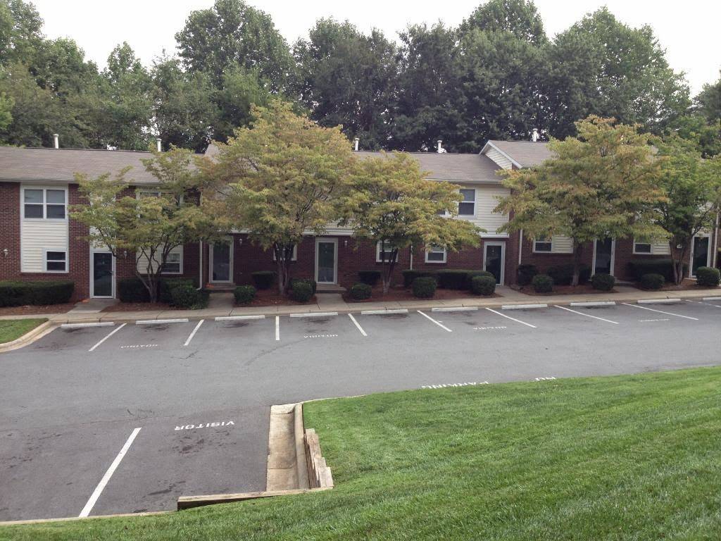 West Downs Apartments | 325 Mattoon St, Charlotte, NC 28216, USA | Phone: (704) 342-4646