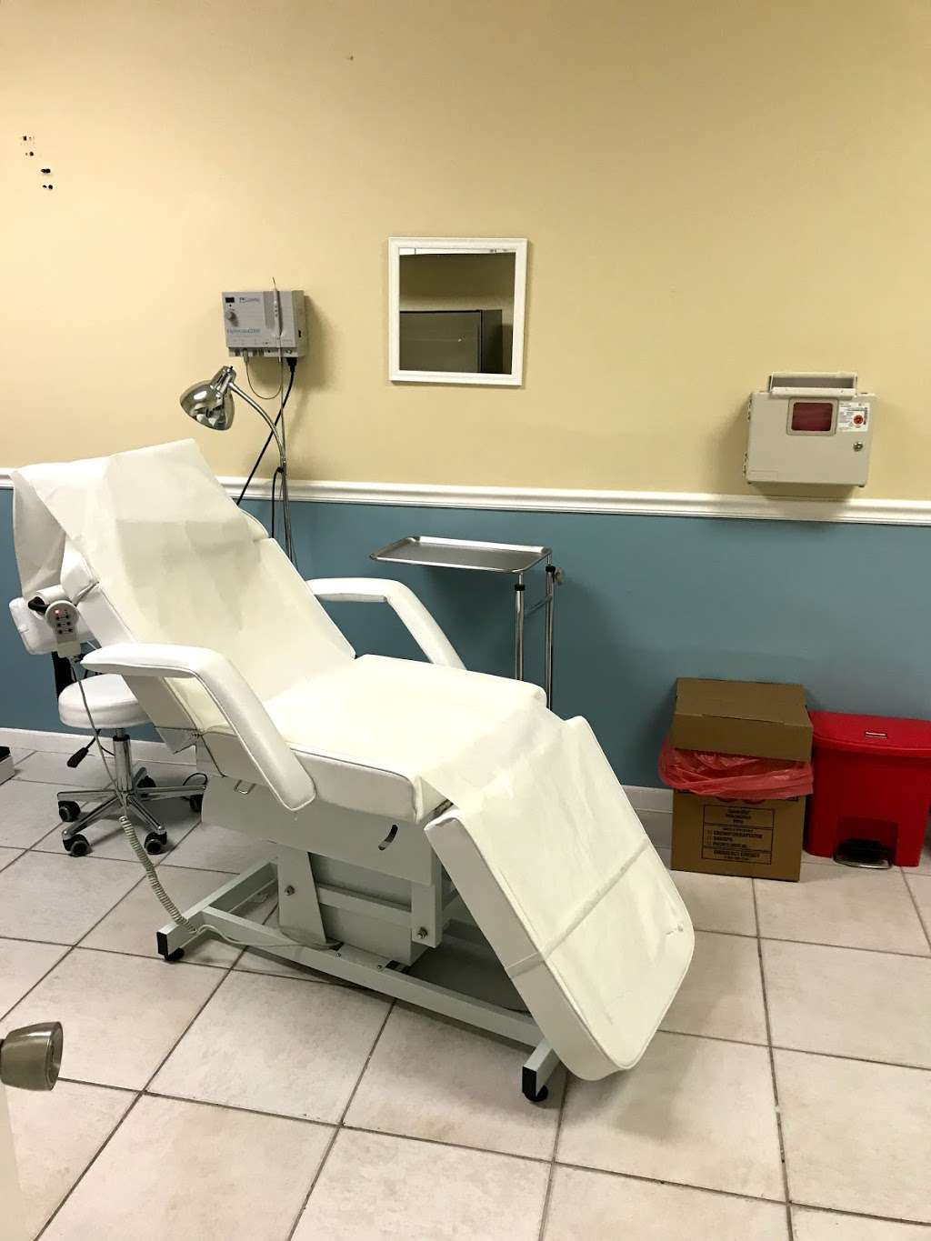 Javier García , DNP Medical Office | 855 E 10th Ave, Hialeah, FL 33010, USA | Phone: (305) 392-1166