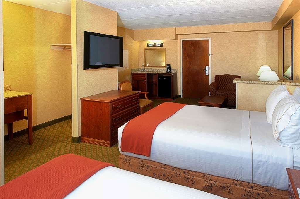 Holiday Inn Express & Suites Tempe | 1520 W Baseline Rd, Tempe, AZ 85283, USA | Phone: (480) 831-9800