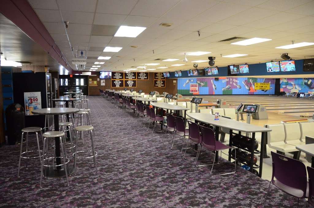 Strike N Spare II | 811 Northern Dr, Lockport, IL 60441, USA | Phone: (815) 838-2450