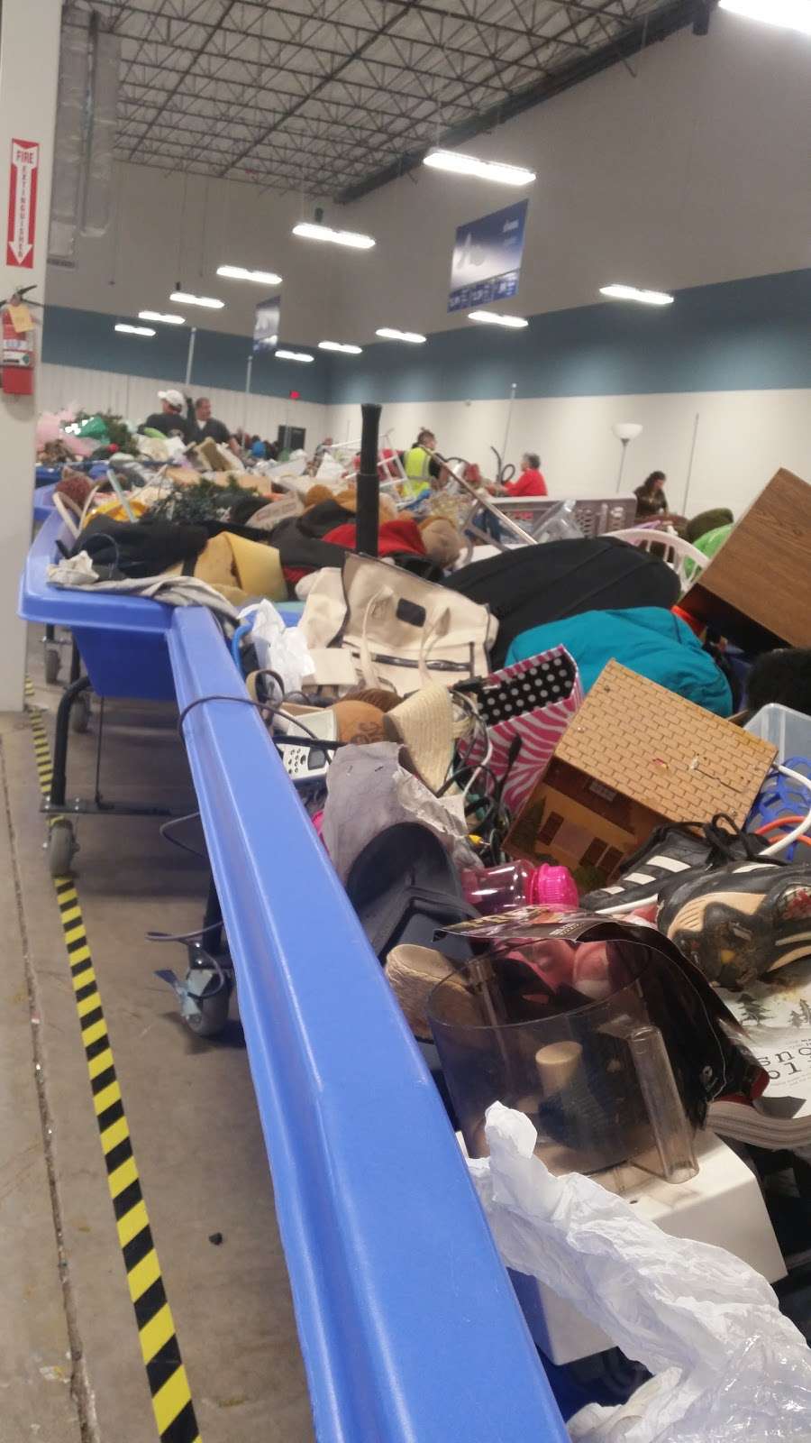 Goodwill Clearance Center & Donation Station | 4810 Eisenhauer Rd #240, San Antonio, TX 78218, USA | Phone: (210) 924-8581