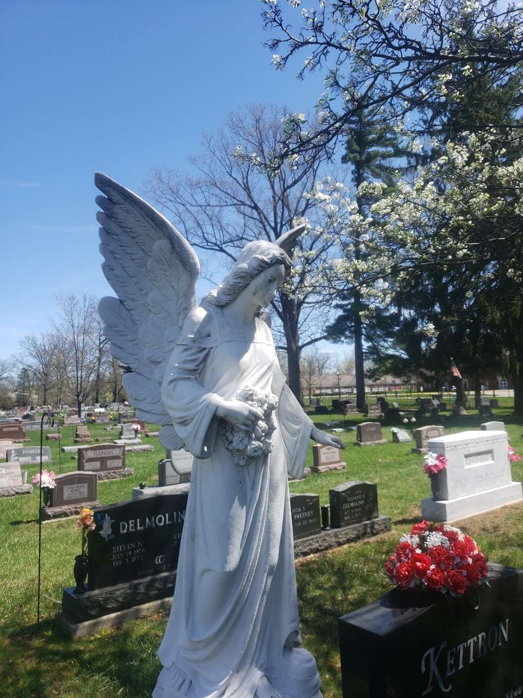 Maplewood Cemetery | 200 College Dr, Anderson, IN 46012, USA | Phone: (765) 642-3714