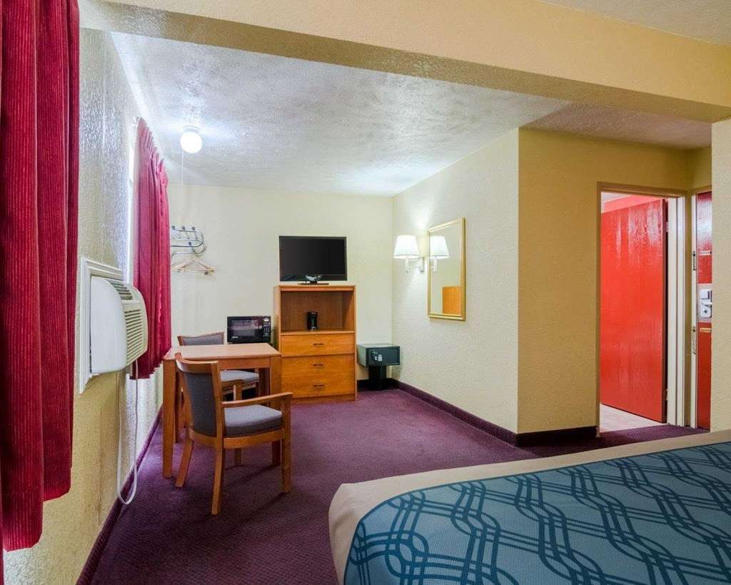 Econo Lodge | 2331 S Cedar St, Ottawa, KS 66067, USA | Phone: (785) 242-3400