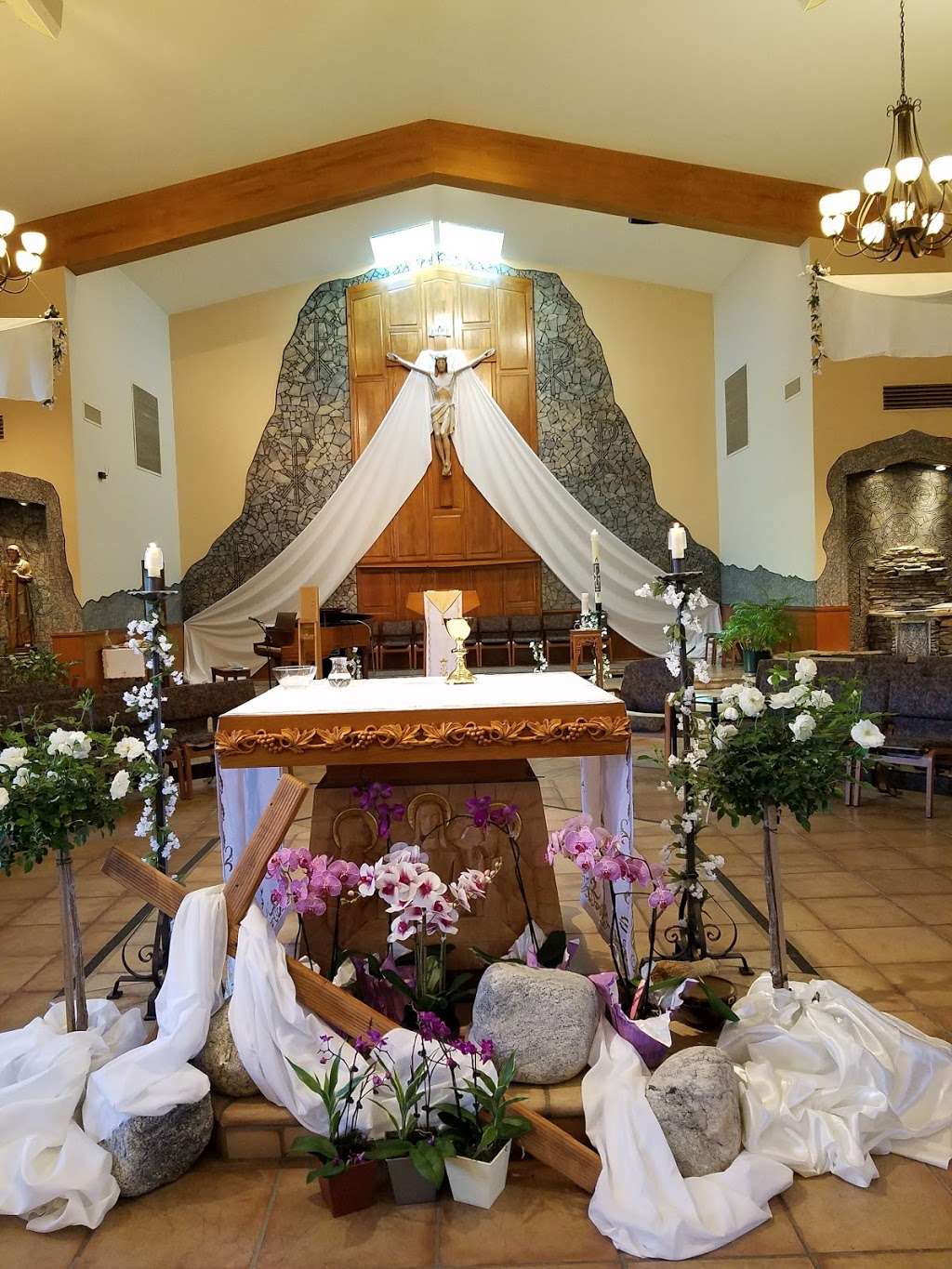 Saint Francis Xavier Church | 3801 Scott Rd, Burbank, CA 91504, USA | Phone: (818) 504-4400