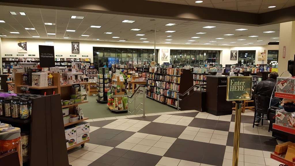 Barnes & Noble | 2960 Center Valley Pkwy Suite 742, Center Valley, PA 18034 | Phone: (610) 791-3261