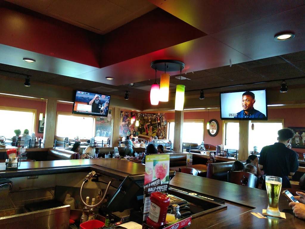 Applebees Grill + Bar | 7135 South 13th Street, Oak Creek, WI 53154, USA | Phone: (414) 570-0519