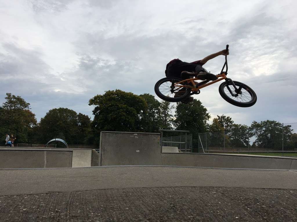 Kingsfield Concrete Skatepark | Church Grove, Hampton Wick, Kingston upon Thames KT1 4ET, UK | Phone: 020 8943 1971