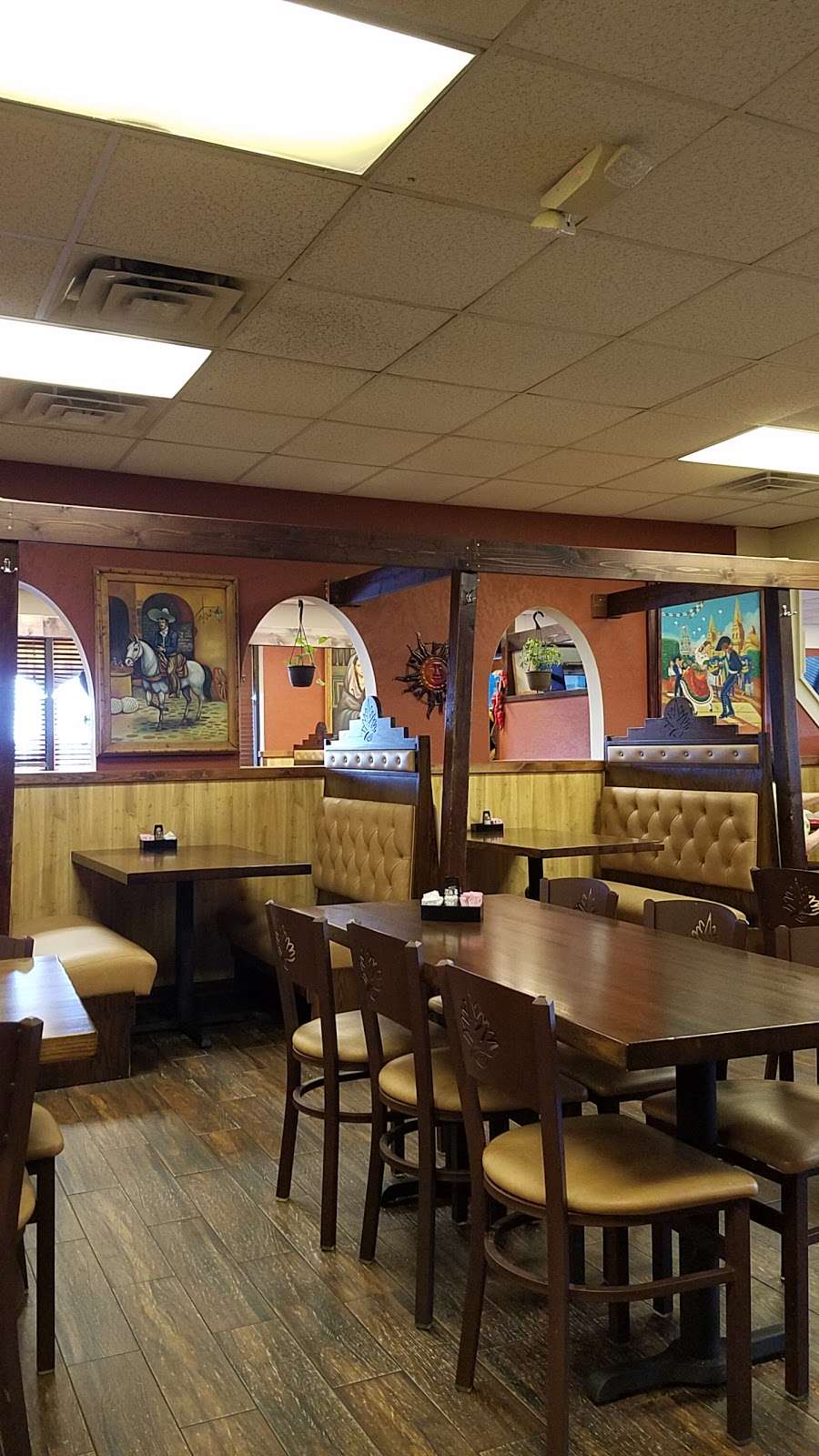 El Maguey Excelsior Springs | 2359 Vintage Dr, Excelsior Springs, MO 64024 | Phone: (816) 637-2832