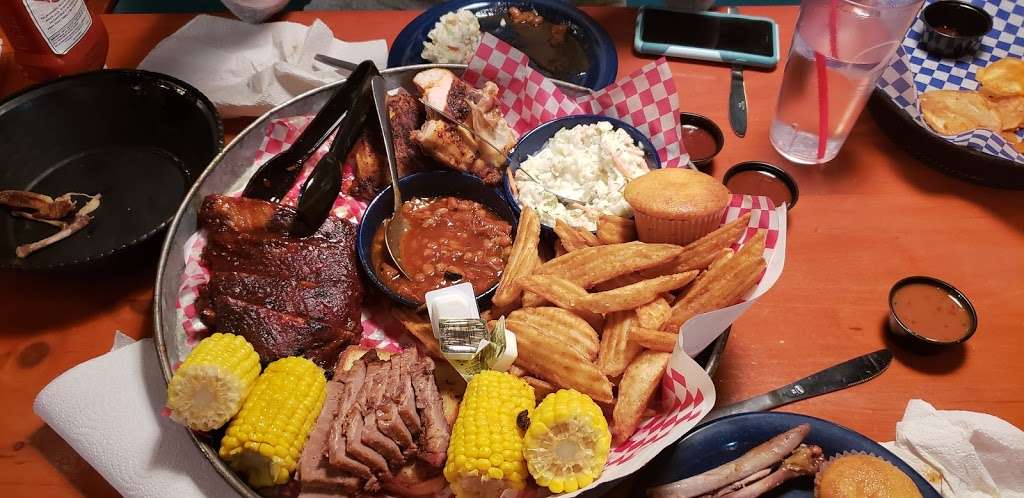 Famous Daves Bar-B-Que | 1936 S Christopher Columbus Blvd, Philadelphia, PA 19148, USA | Phone: (215) 339-0339